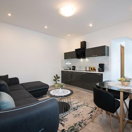 אופטיה Apartment Emili מראה חיצוני תמונה
