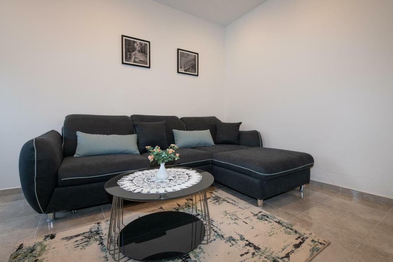 אופטיה Apartment Emili מראה חיצוני תמונה